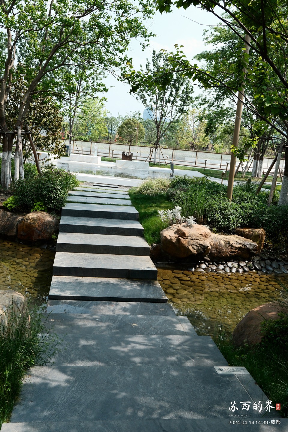 A garden path · Chengdu · 2024.04.14 14:39