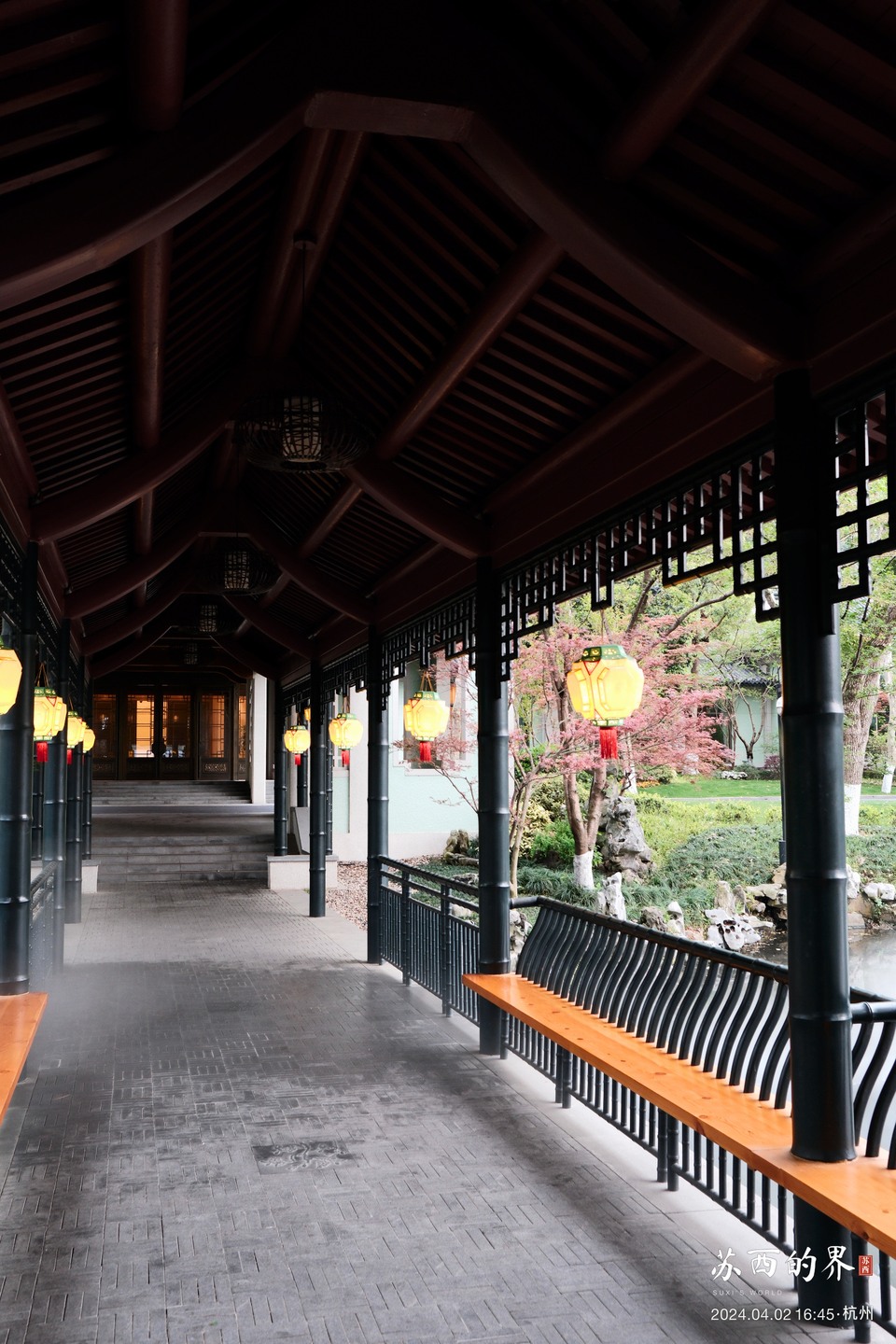 A covered walkway · Hangzhou · 2024.04.02 16:45