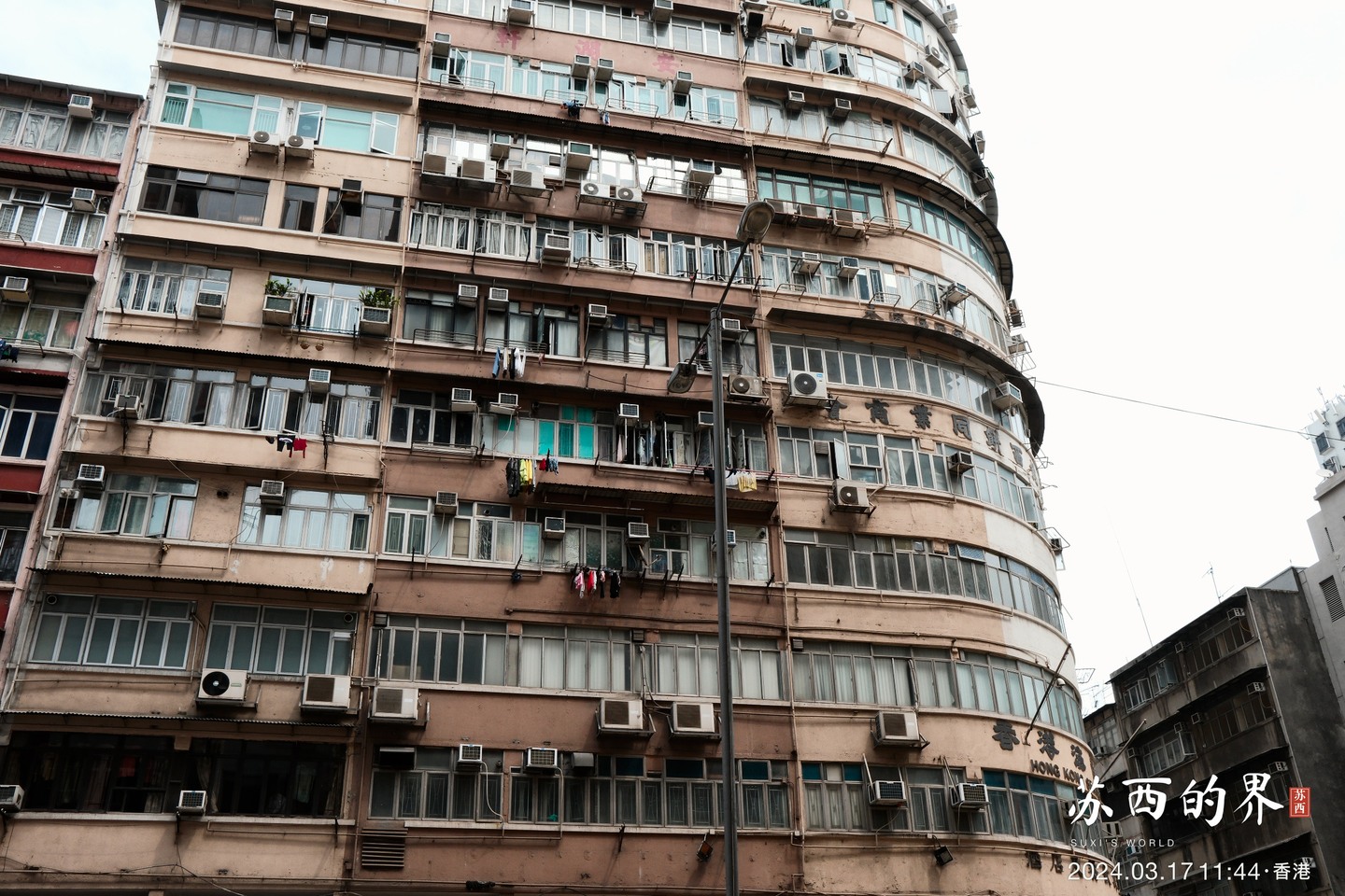 A curved facade · Hong Kong · 2024.03.17 11:44